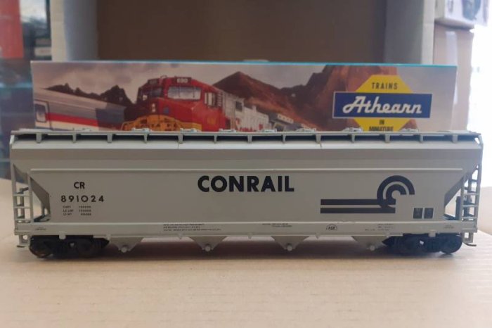 (image for) Athearn HO Scale Conrail Centerflow Hopper Car 2904D - Used