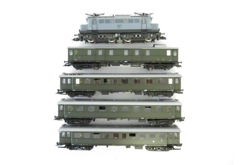 Roco HO Gauge DR Class E44 Loco and Coach Set - Used model - Πατήστε στην εικόνα για να κλείσει