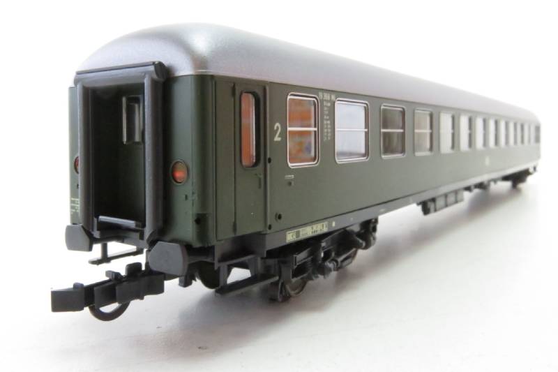 Roco 44740 HO Gauge DB Personenwagen 2 Class - Used model