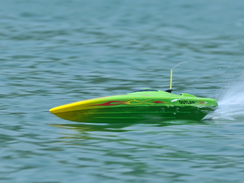 Outlaw Jr.Obl ARTR Brushless RC Boat - Green