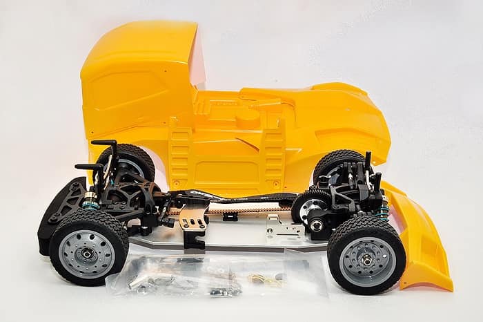 HOBAO HYPER EPX 1/10 RC CAB TRUCK ROLLER - YELLOW BODY