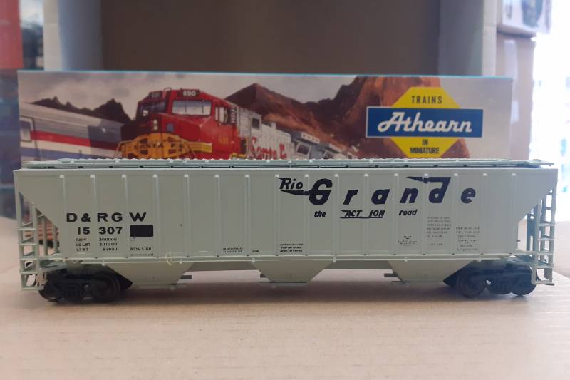 Athearn 5309 Rio Grande 3-Bay Covered Hopper - Used