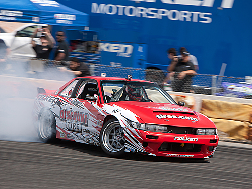 E10 DRIFT RTR WITH NISSAN S-13/DISCOUNT TIRE BODY - Πατήστε στην εικόνα για να κλείσει