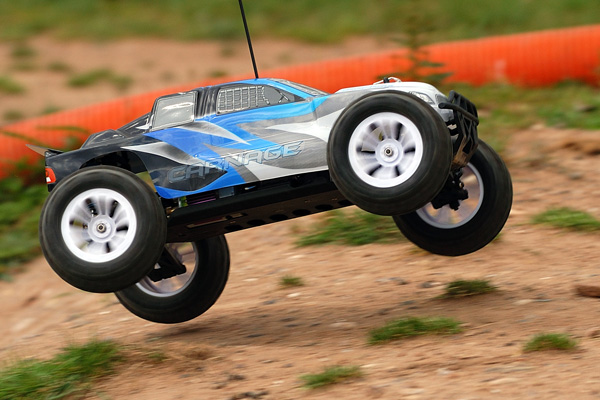 FTX Carnage 1/10 4WD Brushed Truggy RTR with 2.4Ghz Radio System - Click Image to Close