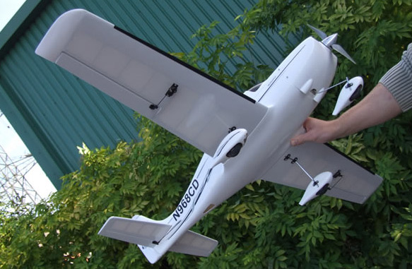 Ultrafly Cirrus SR-22 1.3M Fibreglass RC Aeroplane - Πατήστε στην εικόνα για να κλείσει